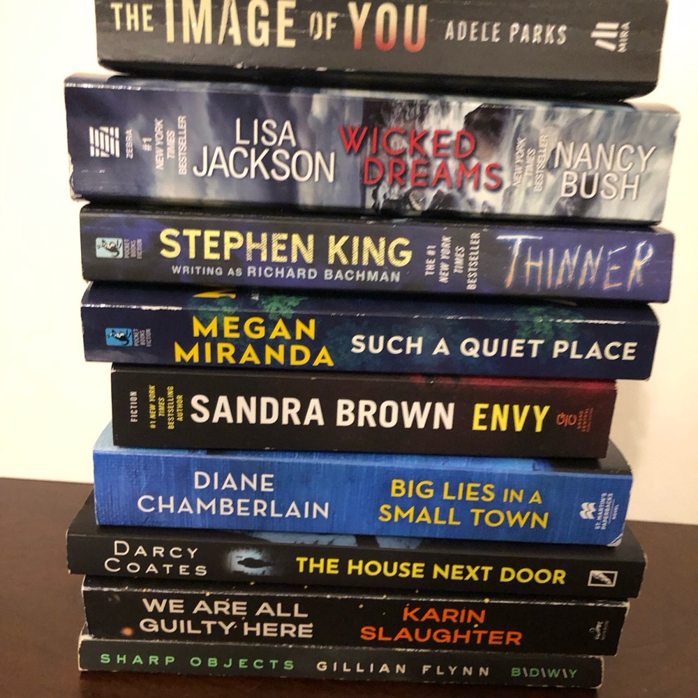 Book sale. 9 book lot. Stephen King. Lisa Jackson. Sandra Brown. Great book valu